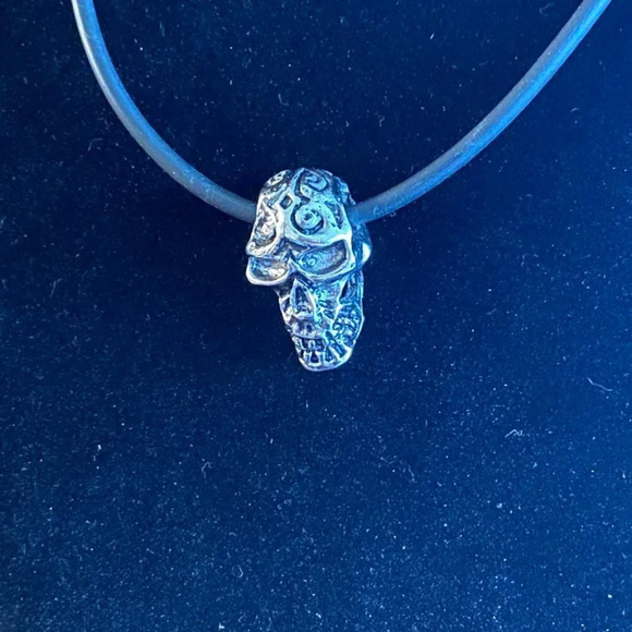 Gothic Scull Pendant Necklace - Picture 2 of 7